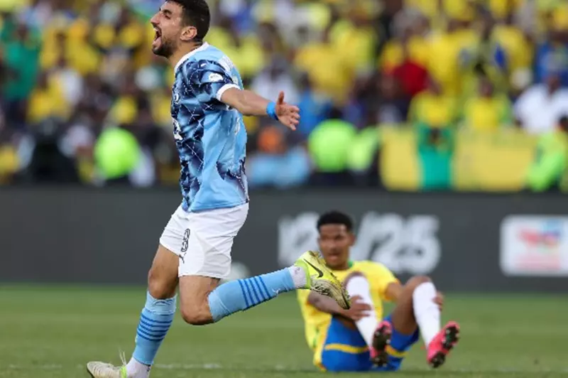 احتفال وليد الكرتي لاعب بيراميدز أمام صنداونز